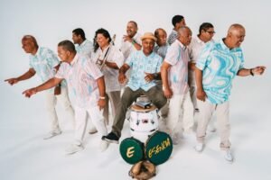 El Grupo Esencia al completo con sus instrumentos