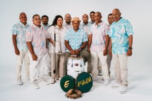 El Grupo Esencia al completo con sus instrumentos