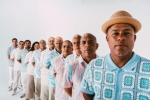El Grupo Esencia al completo con sus instrumentos