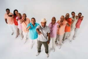 El Grupo Esencia al completo con sus instrumentos