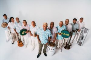 El Grupo Esencia al completo con sus instrumentos