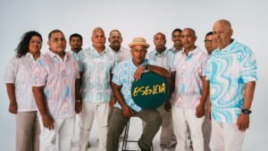 El Grupo Esencia al completo con sus instrumentos